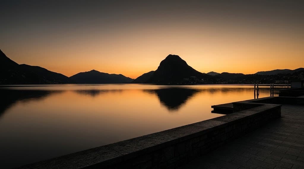 Il lago di Lugano e Paradiso, dove ha sede Step You SA